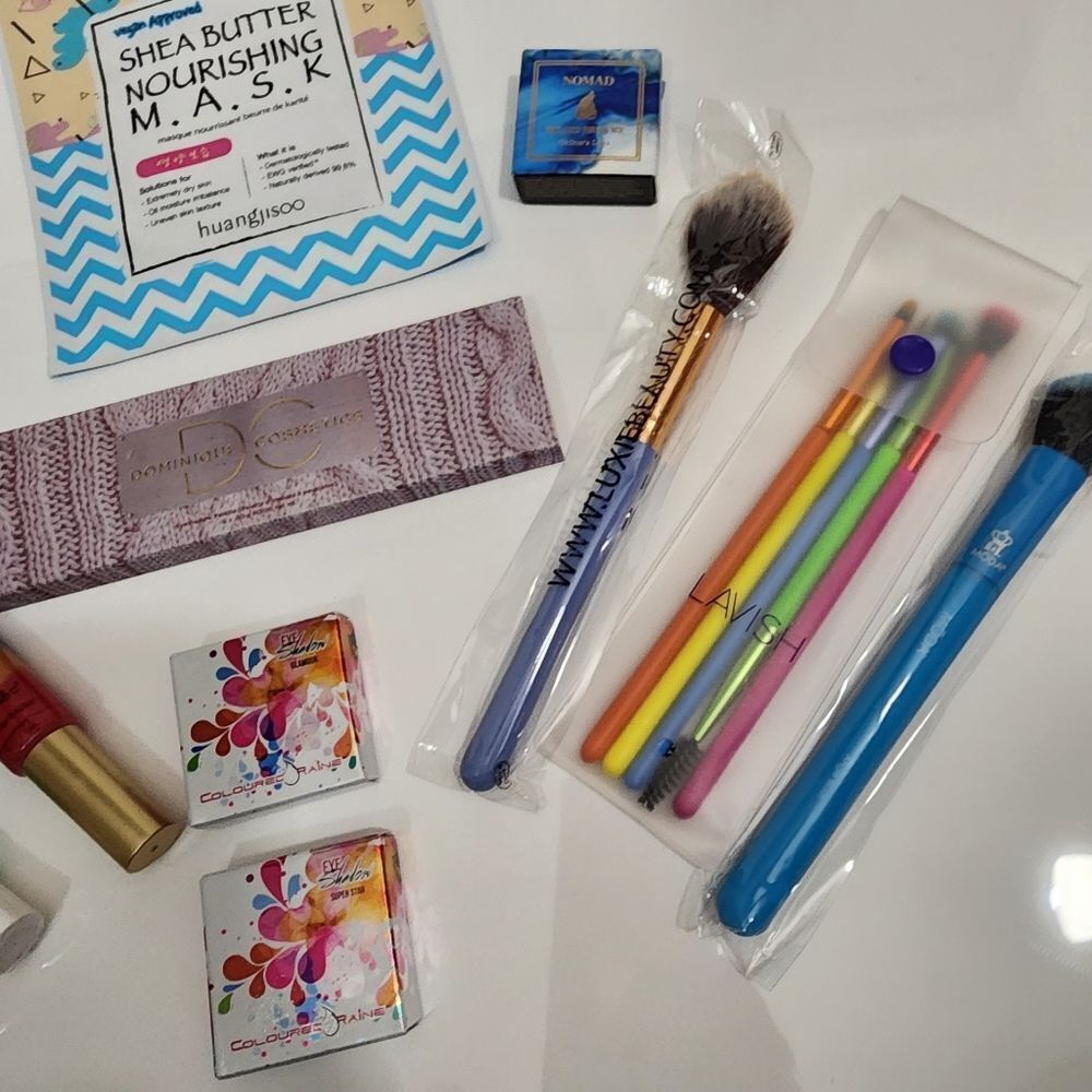 17 pc makeup bundle high end - Picture 3 of 6